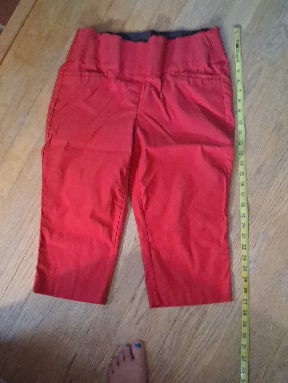 Apt. 9 Red Women's Pull On Capris (2 Pairs)